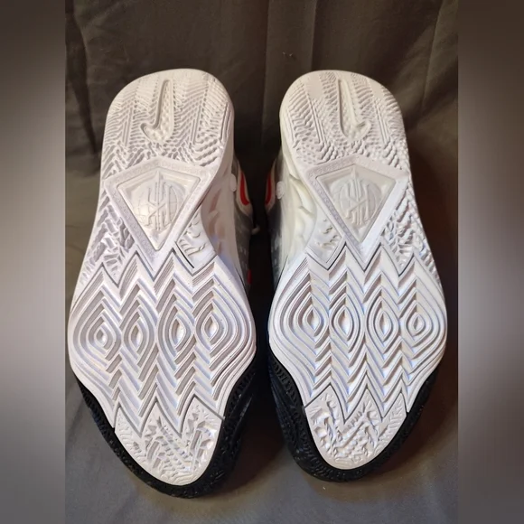 Nike Kyrie 8 - Picture 4 of 5